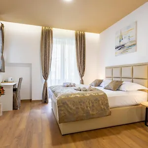 Pensión Luxury Fetivi
